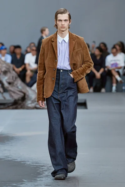 Look 27